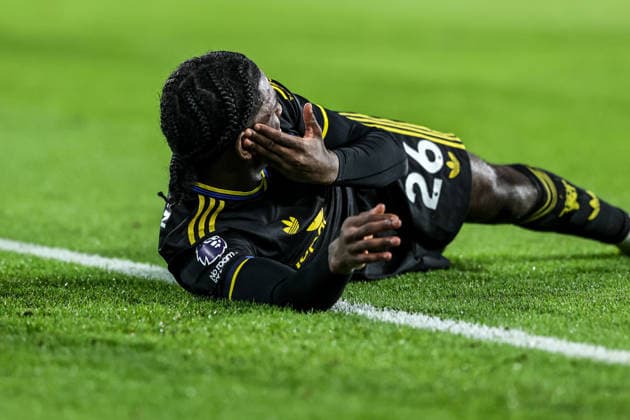 Premier League Wolverhampton Wanderers v Manchester United, ManU Ayden Heaven of Manchester Untied goes down injured during the Premier League match Wolverhampton Wanderers vs Manchester United at Molineux, Wolverhampton, United Kingdom, 8th December 2025 (Photo by Alfie Cosgrove News Images) Wolverhampton Molineux West Midlands United Kingdom Copyright: xAlfiexCosgrove NewsxImagesx