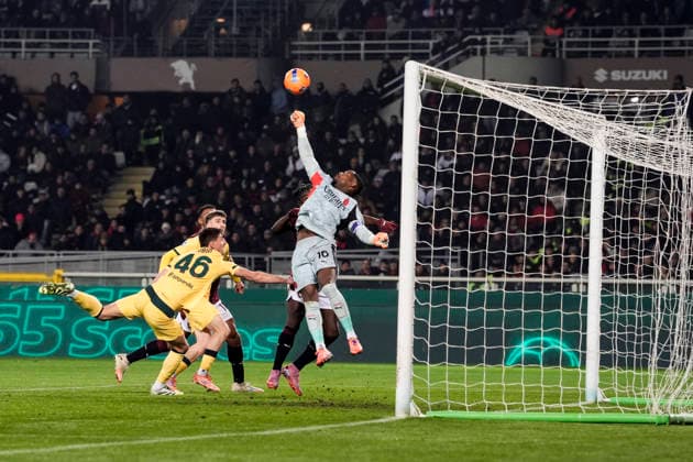 AC Milan s goalkeeper Mike Maignan during the Serie A soccer match between Torino Fc and Milan at the Stadio Olimpico Grande Torino in Turin, north west Italy - Dicember 8, 2025. - Soccer  Copyright: xFabioxFerrari LaPressex