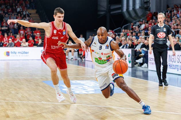 Richard Balint (BMA365 Bamberg Baskets, 11), DeAndre Lansdowne (Rostock Seawolves, 09), BMA365 Bamberg Baskets vs. Rostock Seawolves, Basketball, easyCredit BBL, 9. Spieltag, 08.12.2025 BMA365 Bamberg Baskets vs. Rostock Seawolves, Basketball, easyCredit BBL, 9. Spieltag, 08.12.2025 Bamberg Copyright: xEibner-Pressefoto G.xSantemizx EP_EER