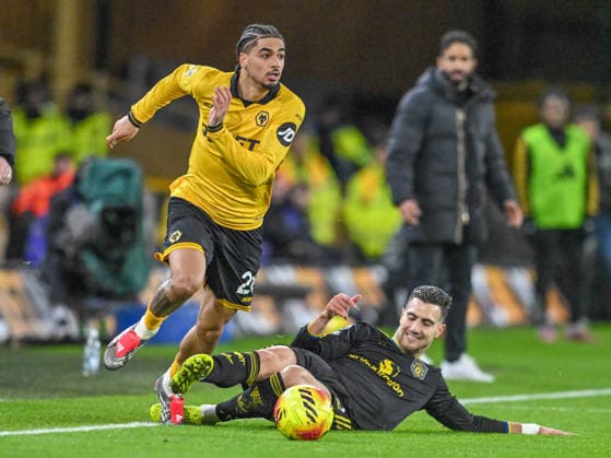 Wolverhampton Wanderers v Manchester United, ManU Premier League Ki-Jana Hoever of Wolverhampton Wanderers and Noussair Mazraoui of Manchester United during the Premier League match at Molineux, Wolverhampton 08 12 2025 UK Newspapers OUT Copyright: xKarlxVallantinex FIL-22611-0069