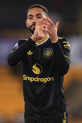 Football - Premier League - Wolverhampton Wanderers v Manchester United, ManU 8th December 2025 - Premier League - Wolverhampton Wanderers v Manchester United - Matheus Cunha of Manchester United applauds the Wolverhampton fans - Photo: Simon Stacpoole Offside. Wolverhampton UK Copyright: xSimonxStacpoolexOffside