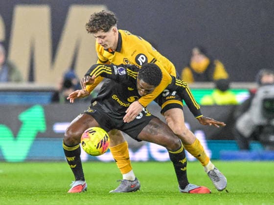 Wolverhampton Wanderers v Manchester United, ManU Premier League Kobbie Mainoo of Manchester United and Ladislav Krejci of Wolverhampton Wanderers during the Premier League match at Molineux, Wolverhampton 08 12 2025 UK Newspapers OUT Copyright: xKarlxVallantinex FIL-22611-0084