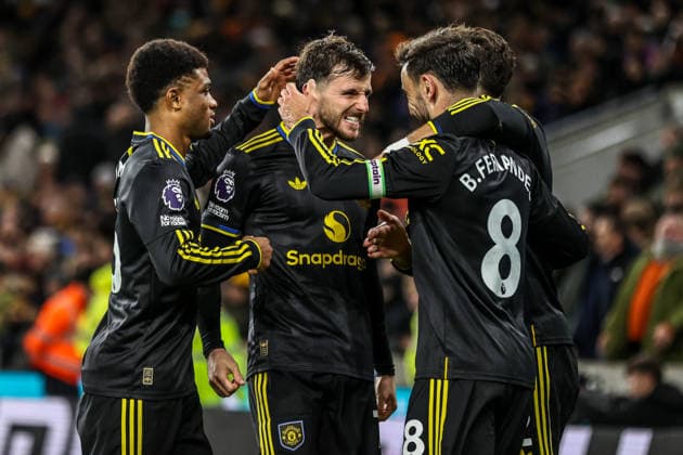 Premier League Wolverhampton Wanderers v Manchester United, ManU Mason Mount of Manchester Untied celebrates his goal to make it 1-3 during the Premier League match Wolverhampton Wanderers vs Manchester United at Molineux, Wolverhampton, United Kingdom, 8th December 2025 (Photo by Alfie Cosgrove News Images) Wolverhampton Molineux West Midlands United Kingdom Copyright: xAlfiexCosgrove NewsxImagesx