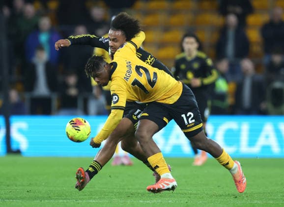 Wolverhampton Wanderers v Manchester United, ManU - Premier League Joshua Zirkzee of Manchester United and Emmanuel Agbadou of Wolverhampton Wanderers battle for the ball during the Premier League match between Wolverhampton Wanderers and Manchester United at Molineux on December 8, 2025 in Wolverhampton, England. Wolverhampton Molineux England United Kingdom Copyright: xNigelxFrench Sportsphoto APLx 14144295