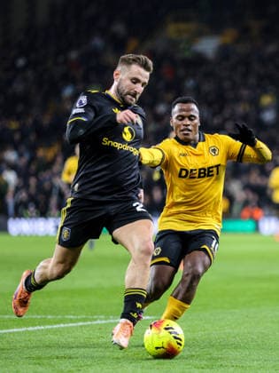 Luke Shaw (23 Manchester United, ManU intercepts the ball during the Premier League football match between Wolverhampton Wanderers and Manchester United at Molineux stadium in Wolverhampton, England Copyright: xNataliexMincher SPPx Sportspressphoto_SPR72391