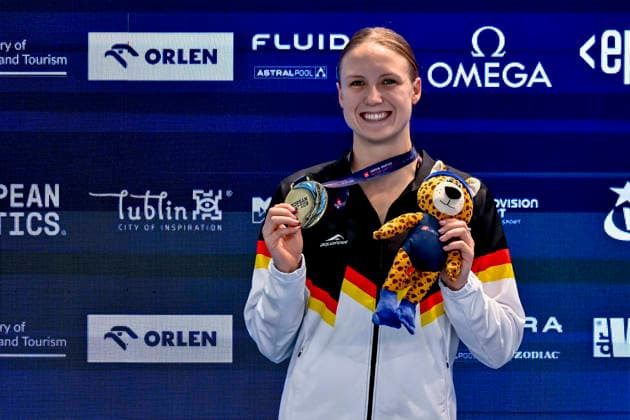 Isabel Gose of Germany celebrates after winning the gold medal in the 800m. Freestyle Women during the European Short Course Swimming Championships at Aqua Lublin in Lublin (Poland), 05 December, 2025. AndreaxMasini