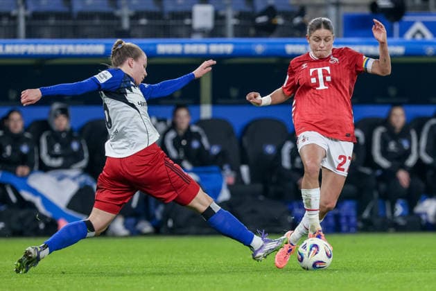 v.li.: Christin Meyer (Hamburger SV, 16) und Laura Feiersinger (1. FC Köln, 27) im Zweikampf, Duell, Dynamik, Aktion, Action, Spielszene, DIE DFB-RICHTLINIEN UNTERSAGEN JEGLICHE NUTZUNG VON FOTOS ALS SEQUENZBILDER UND ODER VIDEOÄHNLICHE FOTOSTRECKEN. DFB REGULATIONS PROHIBIT ANY USE OF PHOTOGRAPHS AS IMAGE SEQUENCES AND OR QUASI-VIDEO., 08.12.2025, Hamburg (Deutschland), Fussball, Google Pixel Frauen-Bundesliga, Hamburger SV - 1. FC Köln