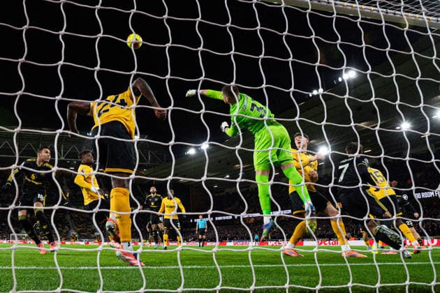 8th December 2025; Molineux Stadium, Wolverhampton, West Midlands, England; Premier League Football, Wolverhampton Wanderers versus Manchester United, ManU Sam Johnstone of Wolverhampton Wanderers punches the ball away Editorial use only: DataCo restrictions apply See www.football-dataco.com  GodfreyxPitt