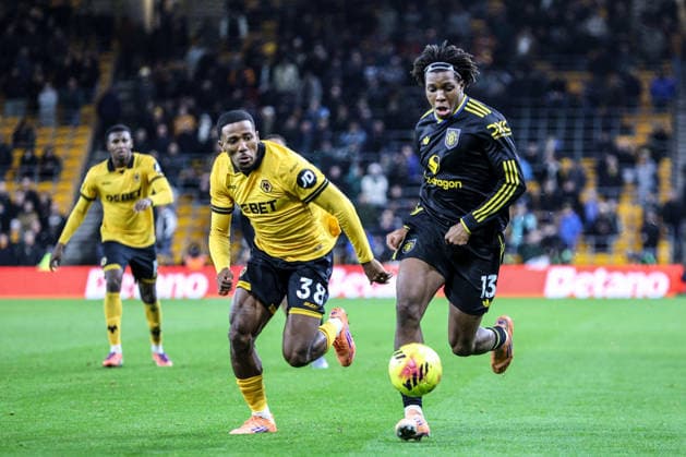 Patrick Dorgu (13 Manchester United, ManU on the ball during the Premier League football match between Wolverhampton Wanderers and Manchester United at Molineux stadium in Wolverhampton, England Copyright: xNataliexMincher SPPx Sportspressphoto_SPR72422
