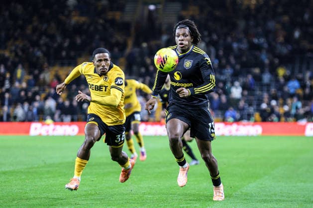 Patrick Dorgu (13 Manchester United, ManU on the ball during the Premier League football match between Wolverhampton Wanderers and Manchester United at Molineux stadium in Wolverhampton, England Copyright: xNataliexMincher SPPx Sportspressphoto_SPR72423
