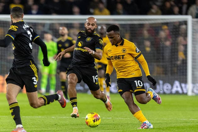 Wolverhampton Wanderers v Manchester United, ManU Premier League 08 12 2025. Wolverhampton Wanderers midfielder Jhon Arias (10) runs forward with ball during the Premier League match between Wolverhampton Wanderers and Manchester United at Molineux, Wolverhampton, England on 8 December 2025. Wolverhampton Molineux West Midlands England Editorial use only DataCo restrictions apply See www.football-dataco.com , Copyright: xManjitxNarotrax PSI-23361-0050