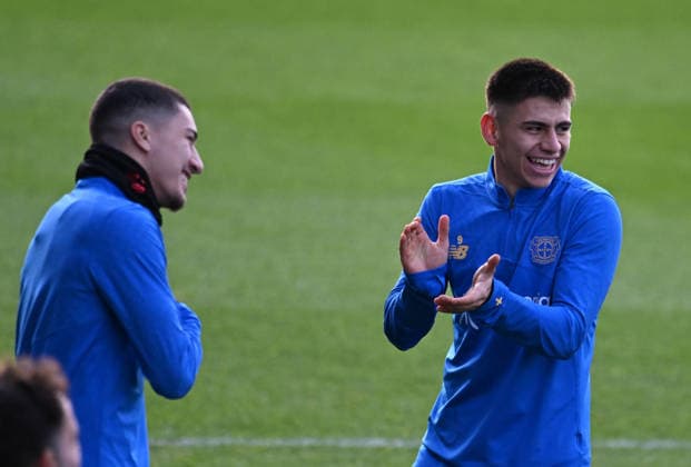 0912.2025, xophax, Fussball , UEFA Champions League , 2025 2026 , Bayer Leverkusen , Training vor dem Spiel gegen Newcastle United. Ibrahim Maza , links und Claudio Echeverri , rechts ( beide Bayer 04 Leverkusen ) Leverkusen