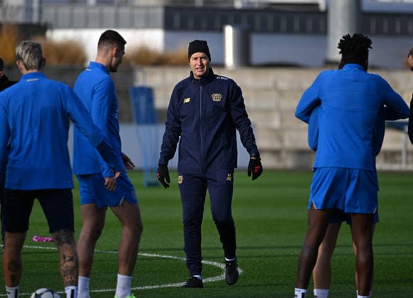 0912.2025, xophax, Fussball , UEFA Champions League , 2025 2026 , Bayer Leverkusen , Training vor dem Spiel gegen Newcastle United. Trainer Kasper Hjulmand ( Bayer 04 Leverkusen ) Leverkusen