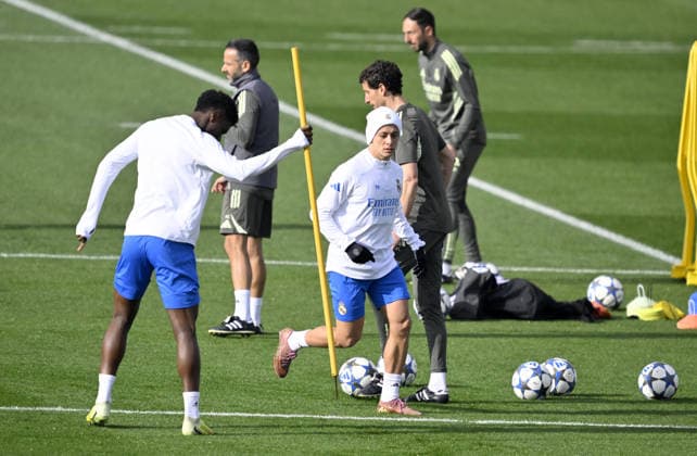 Training session ahead of Real Madrid v Manchester City - UEFA Champions League MADRID, SPAIN - DECEMBER 9: Aurelien Tchouameni (L) and Arda Guler (R) of Real Madrid attend the training session ahead of UEFA Champions League week 6 football match against Manchester City at Valdebebas training grounds in Madrid, Spain on December 9, 2025. Burak Akbulut Anadolu Madrid Spain. Editorial use only. Please get in touch for any other usage.  Copyright: x2025xAnadoluxBurakxAkbulutx