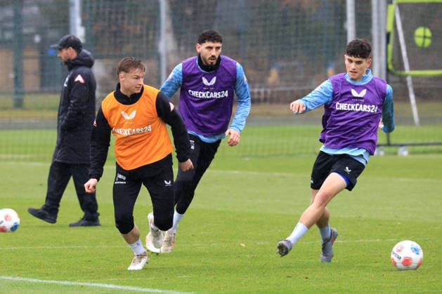 DEU, DFL, 2. FBL Hertha BSC, Training, 09.12.2025, Sportforum, Berlin, DEU, DFL, 2. FBL Hertha BSC, Training, im Bild Julian Eitschberger (Hertha BSC Berlin 2), Agust’n Rogel (Hertha BSC Berlin 3) DFL - regulations prohibit any use of Photographs as image sequences and or quasi-video