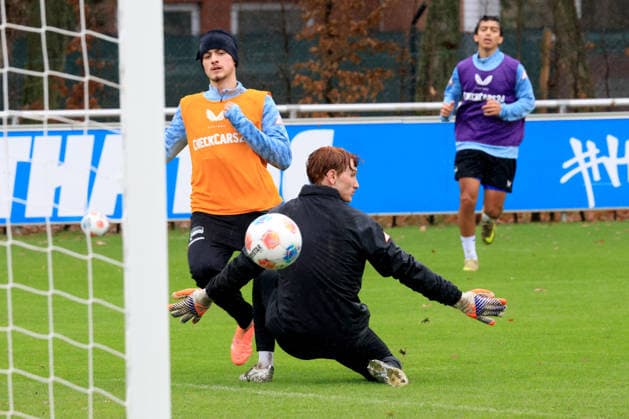 DEU, DFL, 2. FBL Hertha BSC, Training, 09.12.2025, Sportforum, Berlin, DEU, DFL, 2. FBL Hertha BSC, Training, im Bild Maurice Krattenmacher (Hertha BSC Berlin 14), Konstantin Heide (Hertha BSC Berlin 13) DFL - regulations prohibit any use of Photographs as image sequences and or quasi-video