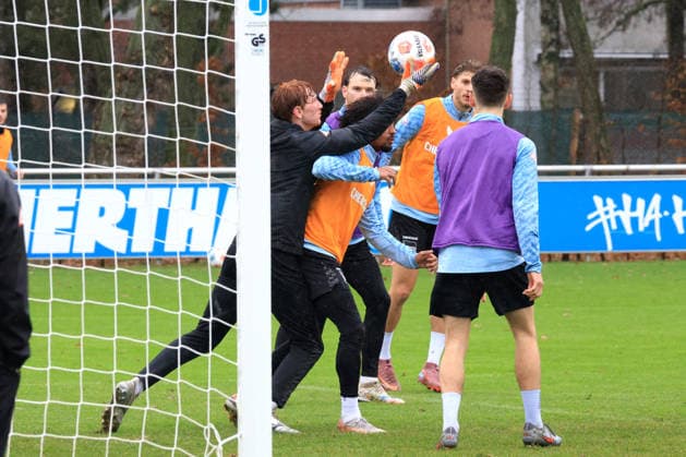 DEU, DFL, 2. FBL Hertha BSC, Training, 09.12.2025, Sportforum, Berlin, DEU, DFL, 2. FBL Hertha BSC, Training, im Bild Konstantin Heide (Hertha BSC Berlin 13) DFL - regulations prohibit any use of Photographs as image sequences and or quasi-video