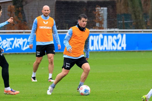 DEU, DFL, 2. FBL Hertha BSC, Training, 09.12.2025, Sportforum, Berlin, DEU, DFL, 2. FBL Hertha BSC, Training, im Bild Diego Demme (Hertha BSC Berlin 6), Toni Leistner (Hertha BSC Berlin 37) DFL - regulations prohibit any use of Photographs as image sequences and or quasi-video *** DEU, DFL, 2 FBL Hertha BSC, Training, 09 12 2025, Sportforum, Berlin, DEU, DFL, 2 FBL Hertha BSC, Training, im Bild Diego Demme Hertha BSC Berlin 6 , Toni Leistner Hertha BSC Berlin 37 DFL regulations prohibit any use of Photographs as image sequences and or quasi video nordphotoxGmbHx xEngler nph00076