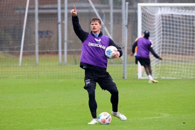 DEU, DFL, 2. FBL Hertha BSC, Training, 09.12.2025, Sportforum, Berlin, DEU, DFL, 2. FBL Hertha BSC, Training, im Bild Sebastian Groenning (Hertha BSC Berlin 17) DFL - regulations prohibit any use of Photographs as image sequences and or quasi-video
