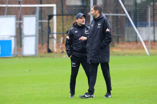 DEU, DFL, 2. FBL Hertha BSC, Training, 09.12.2025, Sportforum, Berlin, DEU, DFL, 2. FBL Hertha BSC, Training, im Bild Cheftrainer Stefan Leitl (Hertha BSC Berlin), Co-Trainer Andre Mijatovic (Hertha BSC Berlin) DFL - regulations prohibit any use of Photographs as image sequences and or quasi-video