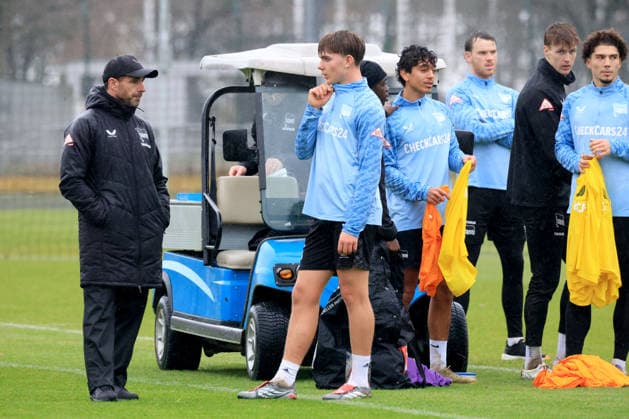 DEU, DFL, 2. FBL Hertha BSC, Training, 09.12.2025, Sportforum, Berlin, DEU, DFL, 2. FBL Hertha BSC, Training, im Bild Kennet Eichhorn (Hertha BSC Berlin 23), Michael Hartmann DFL - regulations prohibit any use of Photographs as image sequences and or quasi-video