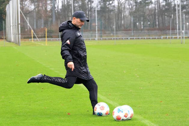 DEU, DFL, 2. FBL Hertha BSC, Training, 09.12.2025, Sportforum, Berlin, DEU, DFL, 2. FBL Hertha BSC, Training, im Bild Cheftrainer Stefan Leitl (Hertha BSC Berlin) DFL - regulations prohibit any use of Photographs as image sequences and or quasi-video