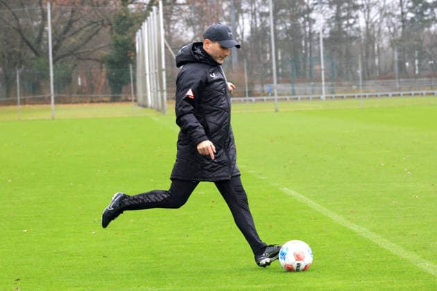 DEU, DFL, 2. FBL Hertha BSC, Training, 09.12.2025, Sportforum, Berlin, DEU, DFL, 2. FBL Hertha BSC, Training, im Bild Cheftrainer Stefan Leitl (Hertha BSC Berlin) DFL - regulations prohibit any use of Photographs as image sequences and or quasi-video