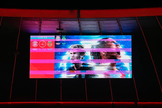 vor Spielbeginn: Anzeigetafel DEFEKT FC Bayern Muenchen FCB vs Sporting Lissabon SCP Spieltag 6 09.12.2025 DFL REGULATIONS PROHIBIT ANY USE OF PHOTOGRAPHS AS IMAGE SEQUENCES AND OR QUASI-VIDEO FC Bayern Muenchen FCB vs Sporting Lissabon SCPn
