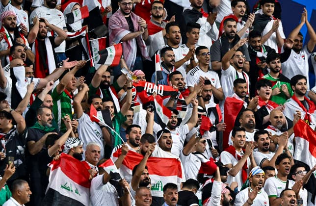 Algeria v Iraq : FIFA Arab Cup 2025 Fans of Iraq cheer prior to the Group D FIFA Arab Cup 2025 match between Algeria and Iraq at Khalifa International Stadium in Doha, Qatar, on December 09, 2025. DOHA Qatar Copyright: xNOUSHADxTHEKKAYILx