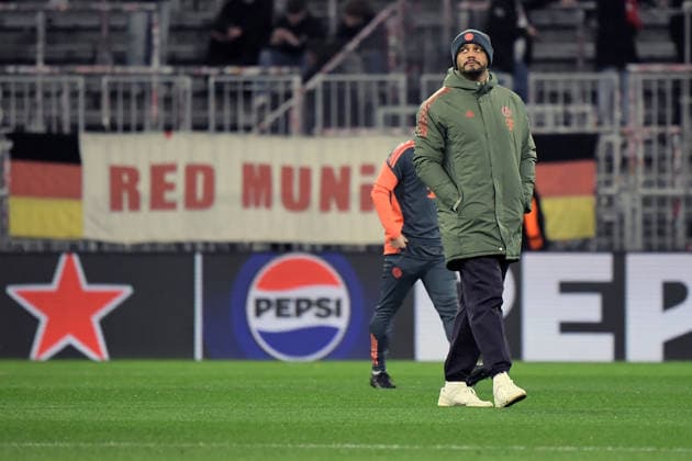 09.12.2025, xemx, Fussball UEFA Champions League, FC Bayern Muenchen - Sporting Lissabon v.l. Platzbegehung vor dem Spiel Trainer head coach Vincent Kompany (FC Bayern Muenchen) (DFL DFB REGULATIONS PROHIBIT ANY USE OF PHOTOGRAPHS as IMAGE SEQUENCES and or QUASI-VIDEO) Muenchen