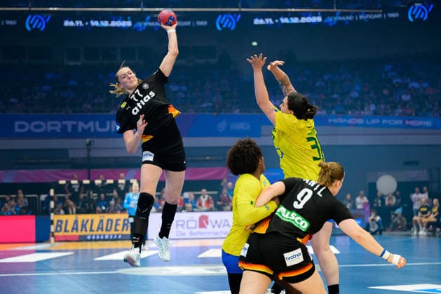 Handball, Frauen WM, Viertelfinale: Deutschland - Brasilien Viola Leuchter (Deutschland) Dortmund Westfalenhalle Nordrhein-Westfalen Deutschland