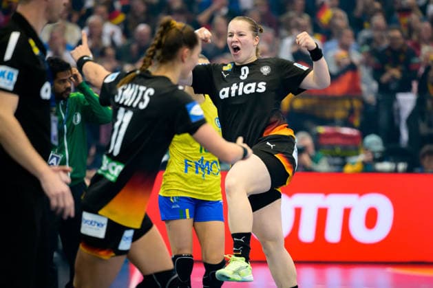 Handball, Frauen WM, Viertelfinale: Deutschland - Brasilien Lisa Antl (Deutschland) Jubel Freude Emotion Torjubel Torschuetze Torschütze Dortmund Westfalenhalle Nordrhein-Westfalen Deutschland