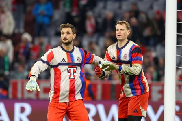 l-r: Sven Ulreich 26 (FC Bayern Muenchen), Manuel Neuer 1 (FC Bayern Muenchen), FC Bayern Muenchen vs. Sporting Lissabon, Fussball, Champions League, 6. Spieltag, 09.12.2025 Muenchen Bayern Deutschland