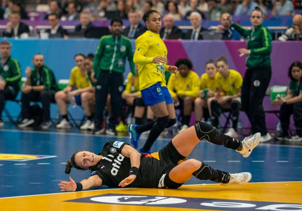 Xenia Smits (Germany, 11) on the floor. Germany - Brazil, Quarterfinal, 27th IHF Womens Handball World Championship, WM, Weltmeisterschaft WM, Weltmeisterschaft 2025, GER, Dortmund, Westfalenhalle Copyright: HMBxMedia xMarcoxBader