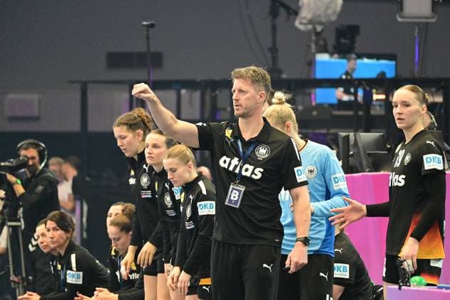 09.12.2025 xkhx Dormund, Westfallenhalle, Länderspiel Handball-WM der Frauen Viertelfinale Handball-Nationalmannschaft Deutschland gegen Nationalteam Brasilien Markus Gaugisch Trainer der deutschenFrauen- Handball-Nationalmannschaft