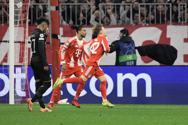 09.12.2025, xemx, Fussball UEFA Champions League, FC Bayern Muenchen - Sporting Lissabon v.l. Jubel nach dem Abseitstor Lennart Karl (FC Bayern Muenchen) (DFL DFB REGULATIONS PROHIBIT ANY USE OF PHOTOGRAPHS as IMAGE SEQUENCES and or QUASI-VIDEO) Muenchen
