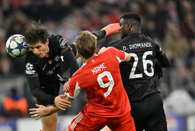 Kopfballduell Zweikampf Aktion Harry Kane FC Bayern Muenchen FCB (09) gegen Joao Simoes Sporting Lissabon SCP (52) Ousmane Diomande Sporting Lissabon SCP (26) FC Bayern Muenchen FCB vs Sporting Lissabon SCP Spieltag 6 09.12.2025 DFL REGULATIONS PROHIBIT ANY USE OF PHOTOGRAPHS AS IMAGE SEQUENCES AND OR QUASI-VIDEO FC Bayern Muenchen FCB vs Sporting Lissabon SCPn