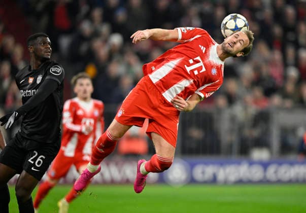 Kopfballduell Zweikampf Aktion Harry Kane FC Bayern Muenchen FCB (09) FC Bayern Muenchen FCB vs Sporting Lissabon SCP Spieltag 6 09.12.2025 DFL REGULATIONS PROHIBIT ANY USE OF PHOTOGRAPHS AS IMAGE SEQUENCES AND OR QUASI-VIDEO FC Bayern Muenchen FCB vs Sporting Lissabon SCPn