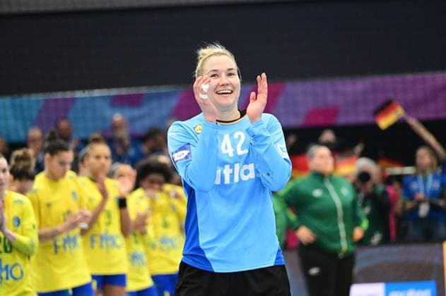 09.12.2025 xkhx Dormund, Westfallenhalle, Länderspiel Handball-WM der Frauen Viertelfinale Handball-Nationalmannschaft Deutschland gegen Nationalteam Brasilien Die deutschen Handball-Frauen durch den Sieg im Halbfinale - entsprechend groß der Jubel