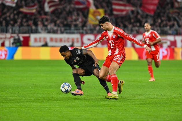 UEFA Champions League; FC Bayern München - Sporting CP; 09.12.2025 MUNICH, GERMANY - 09. DECEMBER: im Duell Geny CATAMO (Sporting CP 10) und Aleksandar PAVLOVIC (FC Bayern Munich 45) während dem Match zwischen dem FC Bayern München und Sporting Lissabon am 6. Spieltag der UEFA Champions League Ligaphase in der Allianz Arena Copyright: xBEAUTIFULxSPORTS Goldbergx