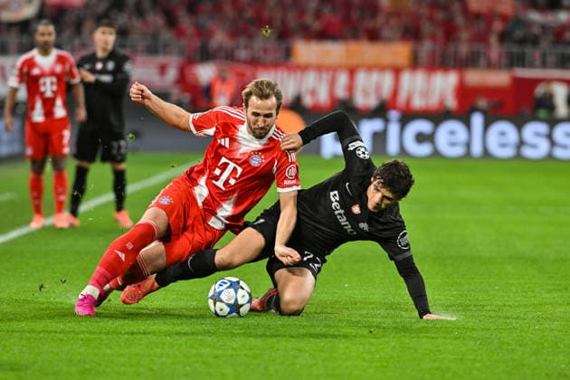 UEFA Champions League; FC Bayern München - Sporting CP; 09.12.2025 MUNICH, GERMANY - 09. DECEMBER: im Duell Harry KANE (FC Bayern Munich 9) und Eduardo QUARESMA (Sporting CP 72) während dem Match zwischen dem FC Bayern München und Sporting Lissabon am 6. Spieltag der UEFA Champions League Ligaphase in der Allianz Arena Copyright: xBEAUTIFULxSPORTS Goldbergx