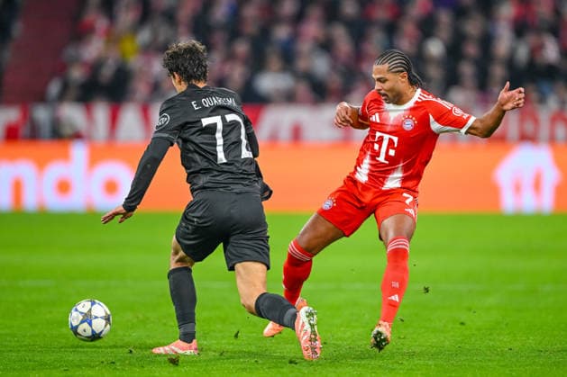 Eduardo Quaresma (Sporting CP) und Serge Gnabry (FC Bayern München) battle for the ball during the UEFA Champions League 2025 26 League Phase MD6 match between FC Bayern München and Sporting Clube de Portugal at Football Arena Munich on December 9, 2025 in Munich, Germany. (Photo by xxx DeFodi Images)
