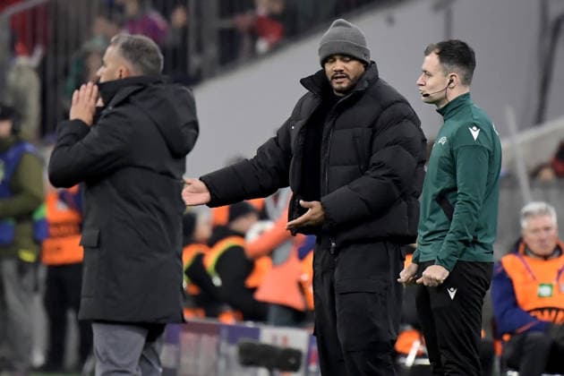 09.12.2025, xemx, Fussball UEFA Champions League, FC Bayern Muenchen - Sporting Lissabon v.l. Trainer head coach Vincent Kompany (FC Bayern Muenchen) Vierter Offizieller Schiedsrichter Donald Robertson Trainer Coach Rui Borges (Sporting Lissabon) (DFL DFB REGULATIONS PROHIBIT ANY USE OF PHOTOGRAPHS as IMAGE SEQUENCES and or QUASI-VIDEO) Muenchen