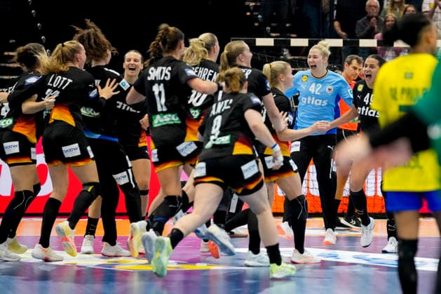 tha players of Germany celebrate after winning during the 27th IHF Women s Handball World Championship, WM, Weltmeisterschaft Quarter final match between Germany and Brazil at Westfalenhalle on December 9, 2025 in Dortmund, Germany. (Photo by Alex Gottschalk DeFodi Images)