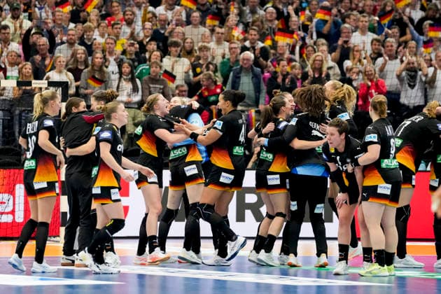 tha players of Germany celebrate after winning during the 27th IHF Women s Handball World Championship, WM, Weltmeisterschaft Quarter final match between Germany and Brazil at Westfalenhalle on December 9, 2025 in Dortmund, Germany. (Photo by Alex Gottschalk DeFodi Images)