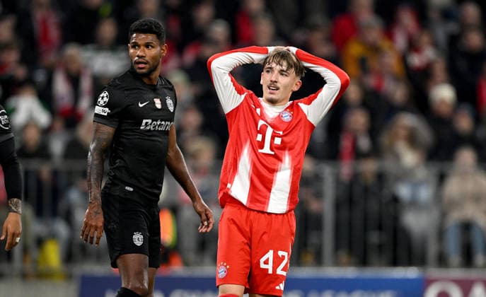 FUSSBALL CHAMPIONS LEAGUE SAISON 2025 2026 Vorrunde 6. Spieltag 09.12.2025 FC Bayern Muenchen - Sporting Lissabon Matheus Reis (li, Sporting Lissabon) Lennart Karl (re, FC Bayern Muenchen)