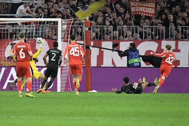 09.12.2025, xemx, Fussball UEFA Champions League, FC Bayern Muenchen - Sporting Lissabon v.l. Torchance Lennart Karl (FC Bayern Muenchen) Rui Silva (Sporting Lissabon) Joao Simoes (Sporting Lissabon) (DFL DFB REGULATIONS PROHIBIT ANY USE OF PHOTOGRAPHS as IMAGE SEQUENCES and or QUASI-VIDEO) Muenchen