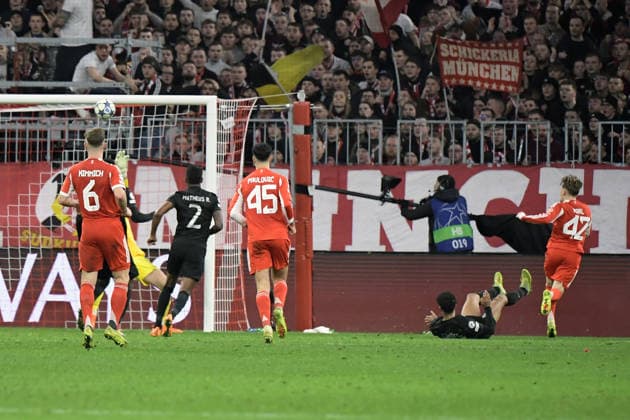 09.12.2025, xemx, Fussball UEFA Champions League, FC Bayern Muenchen - Sporting Lissabon v.l. Torchance Lennart Karl (FC Bayern Muenchen) Rui Silva (Sporting Lissabon) Joao Simoes (Sporting Lissabon) (DFL DFB REGULATIONS PROHIBIT ANY USE OF PHOTOGRAPHS as IMAGE SEQUENCES and or QUASI-VIDEO) Muenchen
