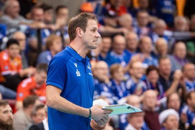 Felix Koslowski (Trainer SSC Palmberg Schwerin) - sichtlich unzufrieden GER, Allianz MTV Stuttgart - SSC Palmberg Schwerin, Volleyball Bundesliga, VBL, DVV-Pokal: Halbfinale, Spielzeit 2025 2026, 09.12.2025 GER, Allianz MTV Stuttgart - SSC Palmberg Schwerin, Volleyball Bundesliga, VBL, DVV-Pokal: Halbfinale, Spielzeit 2025 2026, 09.12.2025 Stuttgart Copyright: xSandyxDinkelackerx EP_SDR