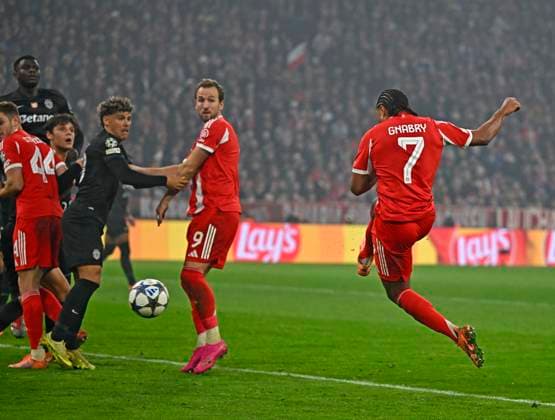 09.12.2025, Fussball UEFA Championsleague 2025 2026: Vorrunde 6.Spieltag, FC Bayern München - Sporting Lissabon, in der Allianz-Arena München. Serge Gnabry (FC Bayern München) trifft zum 1:1